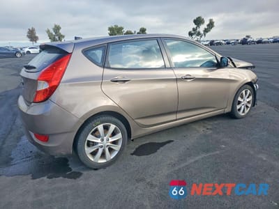 Trzecie zdjęcie samochodu z tyłu: 2013 HYUNDAI ACCENT SE VIN:KMHCU5AEXDU138129 - miniatura