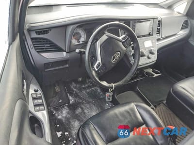 Zdjęcie 8 z 12 samochodu: 2019 TOYOTA SIENNA SE VIN:5TDXZ3DCXKS972828 - miniatura