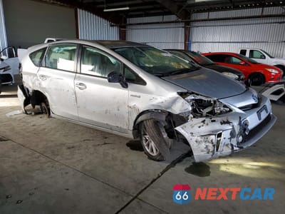 Czwarte zdjęcie samochodu z boku: 2013 TOYOTA PRIUS V VIN:JTDZN3EUXD3193025 - miniatura