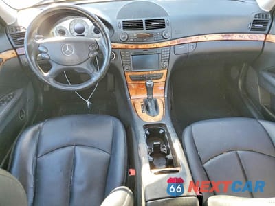 Zdjęcie 8 z 11 samochodu: 2009 MERCEDES-BENZ E 350 VIN:WDBUF56X09B386713 - miniatura