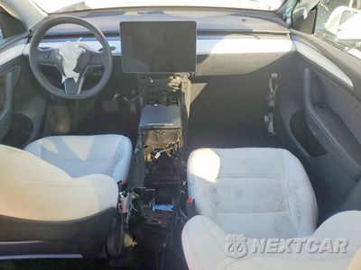 Zdjęcie 8 z 13 samochodu: 2025 TESLA MODEL Y VIN:7SAYGDEE6SF300949 - miniatura