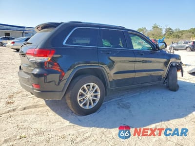 Trzecie zdjęcie samochodu z tyłu: 2021 JEEP GRAND CHEROKEE LAREDO VIN:1C4RJEAGXMC551229 - miniatura