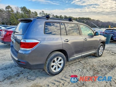 Trzecie zdjęcie samochodu z tyłu: 2011 TOYOTA HIGHLANDER BASE VIN:5TDBK3EHXBS082130 - miniatura
