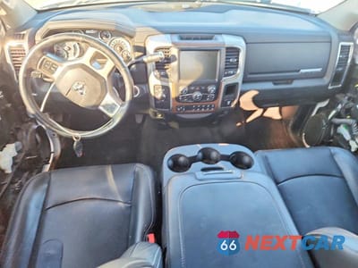 Zdjęcie 8 z 13 samochodu: 2017 RAM 2500 LARAMIE VIN:3C6UR5FL4HG695197 - miniatura
