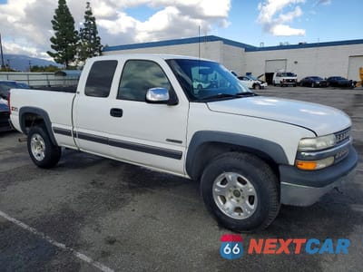 Czwarte zdjęcie samochodu z boku: 2001 CHEVROLET SILVERADO K1500 VIN:1GCEK19T41E129463 - miniatura