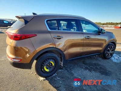 Trzecie zdjęcie samochodu z tyłu: 2017 KIA SPORTAGE EX VIN:KNDPNCAC7H7152712 - miniatura