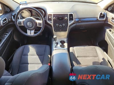 Zdjęcie 8 z 12 samochodu: 2013 JEEP GRAND CHEROKEE LAREDO VIN:1C4RJEAG7DC534632 - miniatura