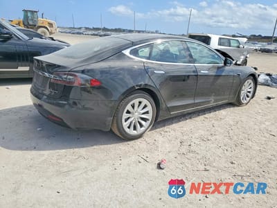 Trzecie zdjęcie samochodu z tyłu: 2020 TESLA MODEL S VIN:5YJSA1E20LF358954 - miniatura