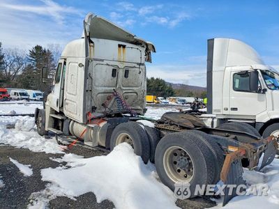 Trzecie zdjęcie samochodu z tyłu: 2014 FREIGHTLINER CASCADIA SEMI TRUCK VIN:3AKJGLDVXESFR0754 - miniatura