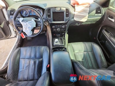 Zdjęcie 8 z 12 samochodu: 2018 CHRYSLER 300 S VIN:2C3CCABG7JH243729 - miniatura