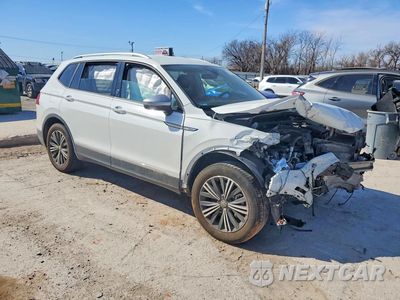 Czwarte zdjęcie samochodu z boku: 2024 VOLKSWAGEN TIGUAN WOLFSBURG VIN:3VV5B7AX5RM230651 - miniatura