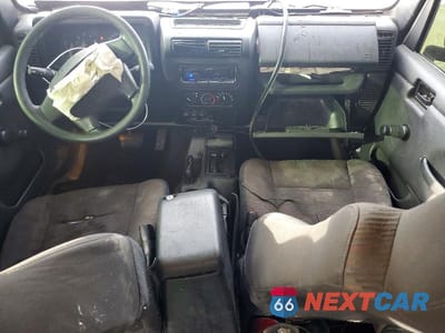 Zdjęcie 8 z 12 samochodu: 2004 JEEP WRANGLER / TJ SPORT VIN:1J4FA49S54P723627 - miniatura