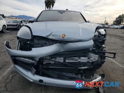 Piąte zdjęcie samochodu w środku: 2022 PORSCHE CAYENNE E HYBRID COUPE VIN:WP1BE2AY8NDA51058 - miniatura