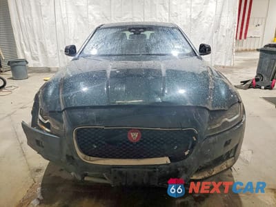 Piąte zdjęcie samochodu w środku: 2016 JAGUAR XF PRESTIGE VIN:SAJBK4BV7GCY13042 - miniatura