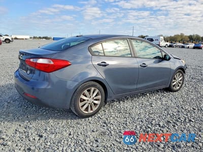 Trzecie zdjęcie samochodu z tyłu: 2016 KIA FORTE LX VIN:KNAFX4A63G5580838 - miniatura
