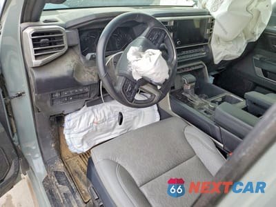 Zdjęcie 8 z 11 samochodu: 2025 TOYOTA TUNDRA CREWMAX SR5 VIN:5TFLA5EC1SX037837 - miniatura