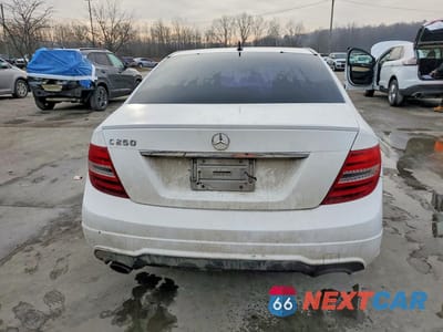 Zdjęcie 6 z 12 samochodu: 2013 MERCEDES-BENZ C 250 VIN:WDDGF4HBXDR245518 - miniatura