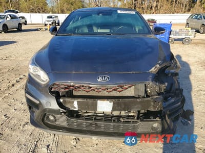 Piąte zdjęcie samochodu w środku: 2020 KIA FORTE GT LINE VIN:3KPF34AD5LE252901 - miniatura