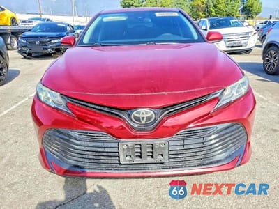 Piąte zdjęcie samochodu w środku: 2019 TOYOTA CAMRY L VIN:4T1B11HK7KU810895 - miniatura