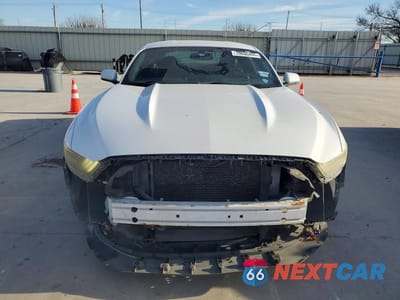 Piąte zdjęcie samochodu w środku: 2016 FORD MUSTANG VIN:1FA6P8AM8G5229762 - miniatura