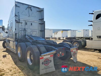Trzecie zdjęcie samochodu z tyłu: 2018 FREIGHTLINER CASCADIA 125