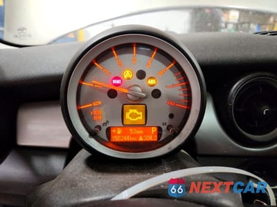 Zdjęcie 9 z 12 samochodu: 2008 MINI COOPER VIN:WMWMF33518TT65688 - miniatura