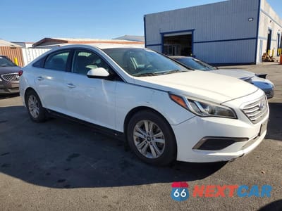 Czwarte zdjęcie samochodu z boku: 2016 HYUNDAI SONATA SE VIN:5NPE24AF8GH334980 - miniatura