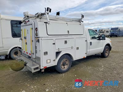 Trzecie zdjęcie samochodu z tyłu: 2013 FORD F350 SUPER DUTY UTILITY / SERVICE TRUCK VIN:1FDRF3A67DEB92452 - miniatura
