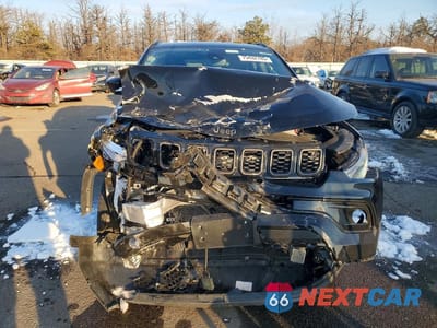 Piąte zdjęcie samochodu w środku: 2026 JEEP COMPASS LIMITED VIN:3C4NJDCN6TT164958 - miniatura