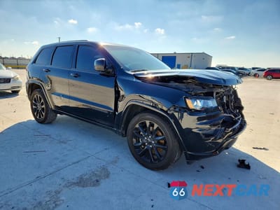 Czwarte zdjęcie samochodu z boku: 2021 JEEP GRAND CHEROKEE LAREDO VIN:1C4RJEAG9MC596985 - miniatura