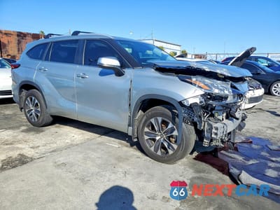 Czwarte zdjęcie samochodu z boku: 2023 TOYOTA HIGHLANDER HYBRID XLE VIN:5TDKARAH3PS019499 - miniatura