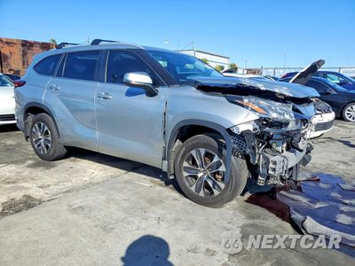 Czwarte zdjęcie samochodu z boku: 2023 TOYOTA HIGHLANDER HYBRID XLE VIN:5TDKARAH3PS019499 - miniatura