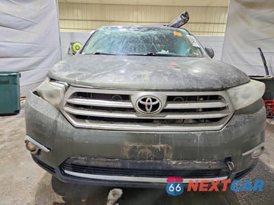 Piąte zdjęcie samochodu w środku: 2012 TOYOTA HIGHLANDER BASE VIN:5TDBK3EH6CS174465 - miniatura