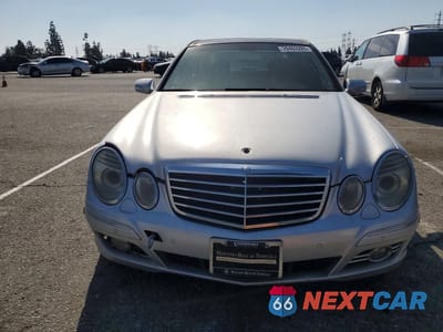 Piąte zdjęcie samochodu w środku: 2007 MERCEDES-BENZ E 550 VIN:WDBUF72X87B021999 - miniatura