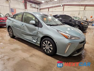 Czwarte zdjęcie samochodu z boku: 2020 TOYOTA PRIUS XLE AWD-E VIN:JTDL9RFU0L3015215 - miniatura