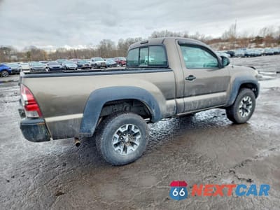 Trzecie zdjęcie samochodu z tyłu: 2011 TOYOTA TACOMA BASE VIN:5TFPX4ENXBX003360 - miniatura