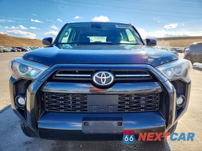Piąte zdjęcie samochodu w środku: 2021 TOYOTA 4RUNNER SR5 VIN:JTEMU5JR6M5900177 - miniatura