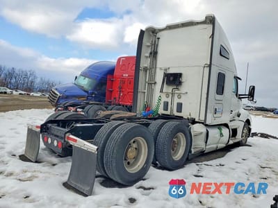 Czwarte zdjęcie samochodu z boku: 2016 KENWORTH T680 SEMI TRUCK VIN:1XKYDP9X7GJ498352 - miniatura