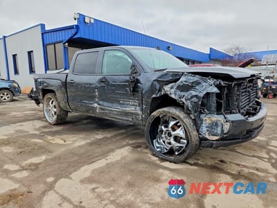 Czwarte zdjęcie samochodu z boku: 2017 CHEVROLET SILVERADO K1500 LT VIN:3GCUKREC0HG467039 - miniatura