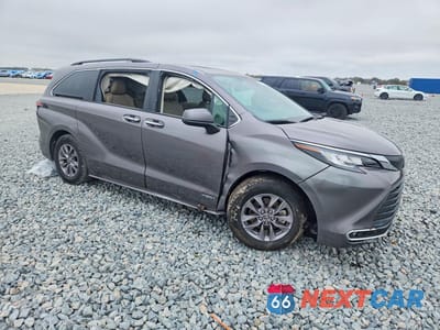 Czwarte zdjęcie samochodu z boku: 2021 TOYOTA SIENNA XLE VIN:5TDYRKEC4MS018043 - miniatura