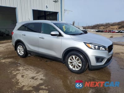 Czwarte zdjęcie samochodu z boku: 2016 KIA SORENTO LX VIN:5XYPG4A35GG095525 - miniatura