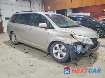 Czwarte zdjęcie samochodu z boku: 2017 TOYOTA SIENNA VIN:5TDKZ3DCXHS857939 - miniatura