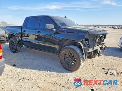 Czwarte zdjęcie samochodu z boku: 2020 CHEVROLET SILVERADO K1500 TRAIL BOSS CUSTOM VIN:3GCPYCEF3LG445709 - miniatura
