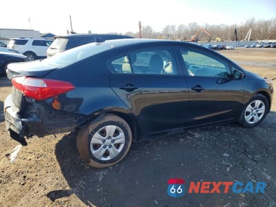 Trzecie zdjęcie samochodu z tyłu: 2016 KIA FORTE LX VIN:KNAFK4A67G5501380 - miniatura