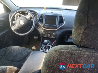 Zdjęcie 8 z 12 samochodu: 2017 JEEP CHEROKEE LATITUDE VIN:1C4PJLCB7HW510302 - miniatura