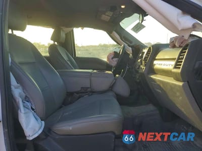 Piąte zdjęcie samochodu w środku: 2019 FORD F250 SUPER DUTY UTILITY / SERVICE TRUCK VIN:1FD7W2B67MEC14434 - miniatura