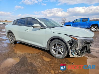 Czwarte zdjęcie samochodu z boku: 2025 KIA K4 LXS VIN:3KPFT4DE4SE042860 - miniatura