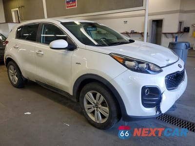 Czwarte zdjęcie samochodu z boku: 2019 KIA SPORTAGE LX VIN:KNDPMCAC4K7593112 - miniatura