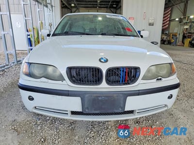 Piąte zdjęcie samochodu w środku: 2004 BMW 330 XI VIN:WBAEW53464PN33416 - miniatura