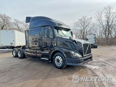 2015 VOLVO VN VNL 4V4NC9EH9FN182118 - główne zdjęcie licytacji z USA - miniatura